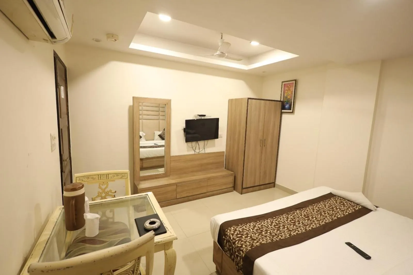 Hotel Paramont Inn Airport New Delhi 4*,