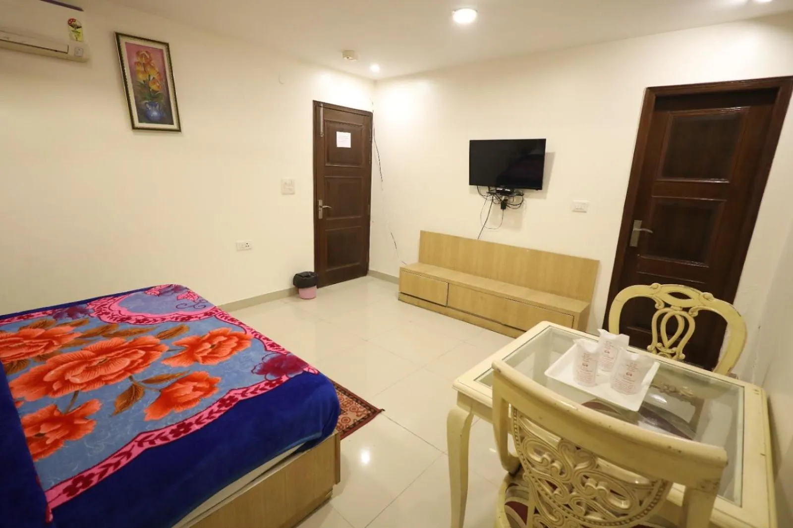 ****  Hotel Paramont Inn Airport New Delhi India