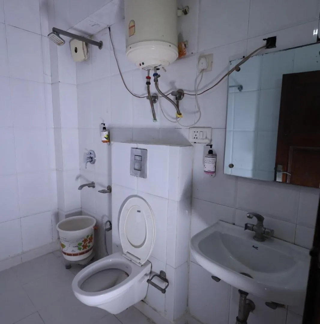 ****  Hotel Paramont Inn Airport New Delhi India