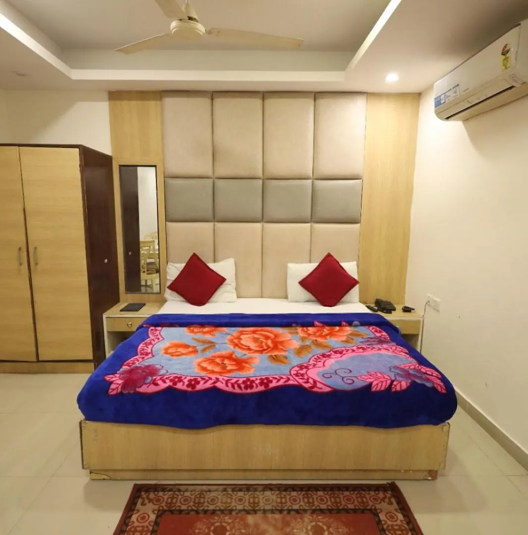 ****  Hotel Paramont Inn Airport New Delhi India