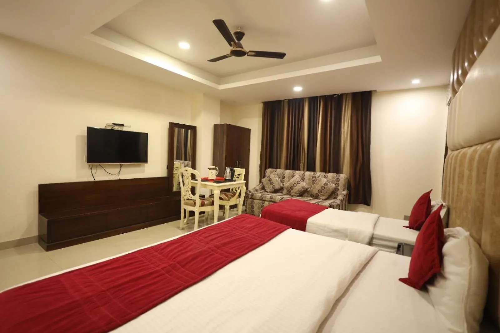 Hotel Paramont Inn Airport New Delhi
