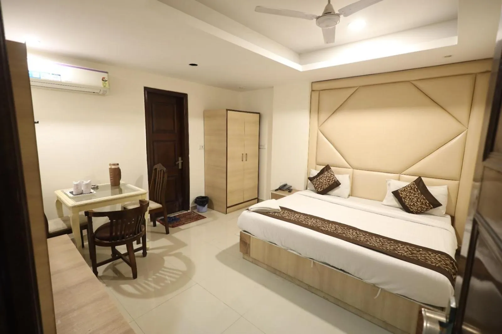 Hotel Paramont Inn Airport New Delhi