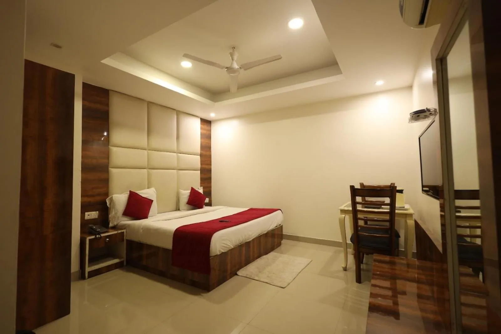 Hotel Paramont Inn Airport New Delhi